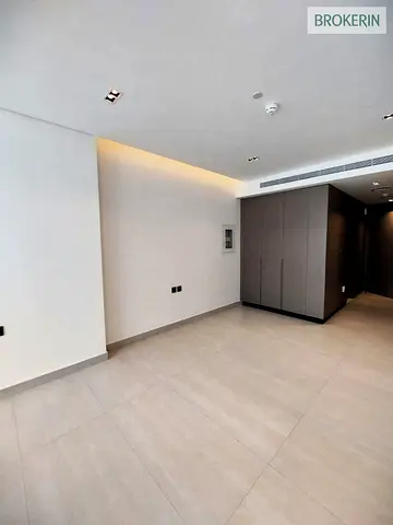 Full Kitchen Appliances | Modern Luxury & Spacious