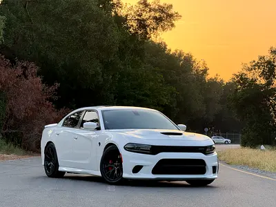 DODGE CHALLENGER HELLCAT SRT (707 HP) 2016 GCC  perfect condition Full option