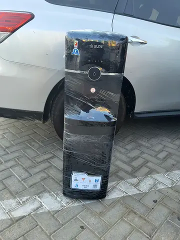 Bottom load water dispenser