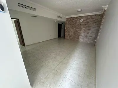 غرفتين وصالة للإيجار في المجاز 2 بجانب البحيرة وحديقة المجاز تكييف مركزي موقع حيوي قريب من الخدمات والمواصلات مناسب للعائلات