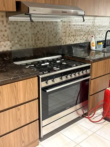 Used Samsung 5-Burner Gas Range with Oven - Good Working Condition