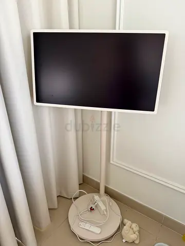 32-inch White Flat Panel TV/Monitor in Good Condition