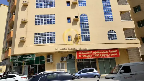 للبيع بناية في منطقة المصلى . بناية G+5 . العمر 18 سنة