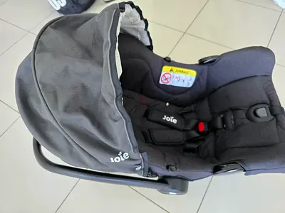 Joie infant car seat / baby carrier (rear-facing) - Excellent condition