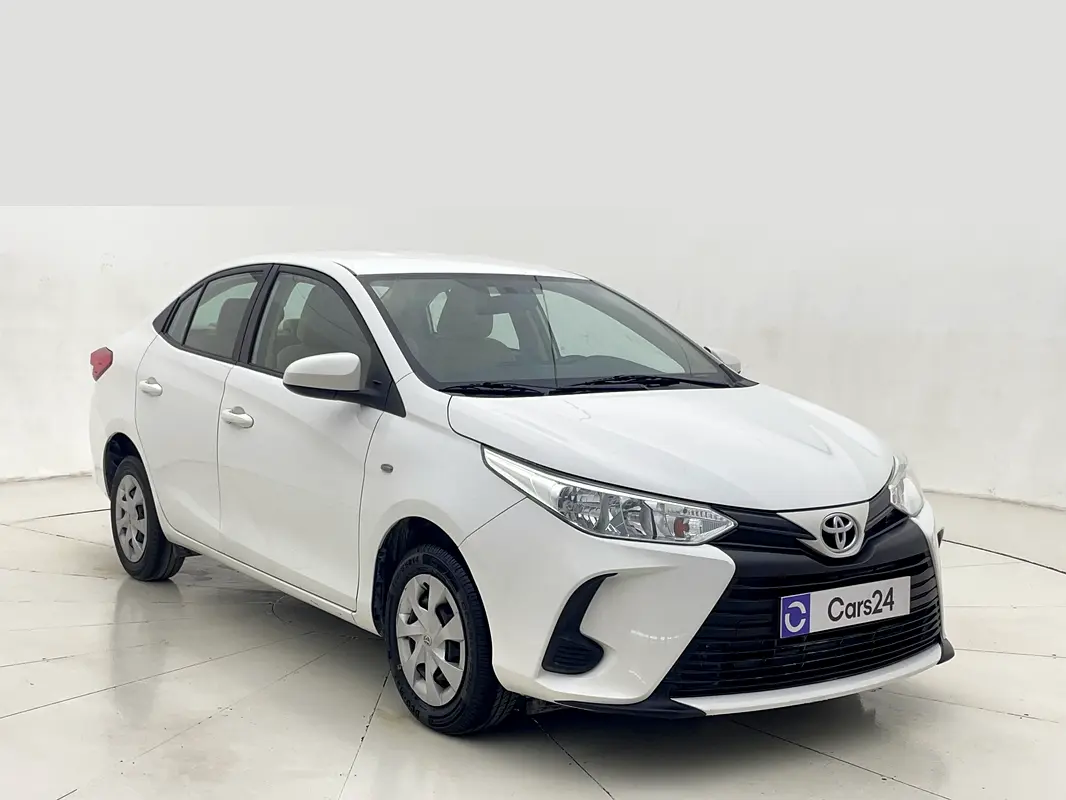 Toyota Yaris 2022 — photo 1 of 13
