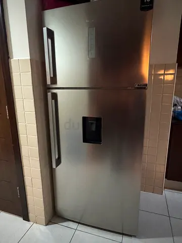 Hisense 729L Top Freezer Refrigerator with Ice Maker  Water Dispenser (Silver)