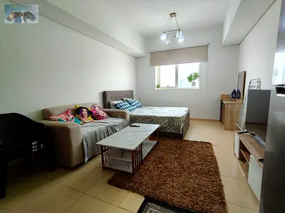 استوديو مفروش علي اعلي مستوي / جيم ومسبح مجاني /  موقع متميز جدا قريب من جميع الخدمات / سهل الانتقال لدبي والشارقه