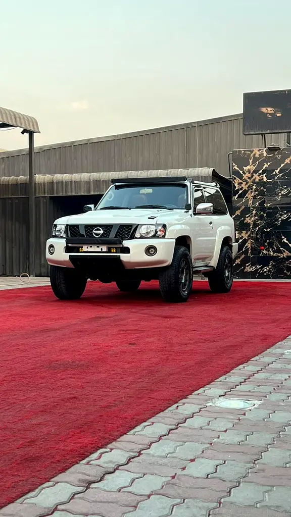 Nissan Patrol Safari 2018 — photo 1 of 15