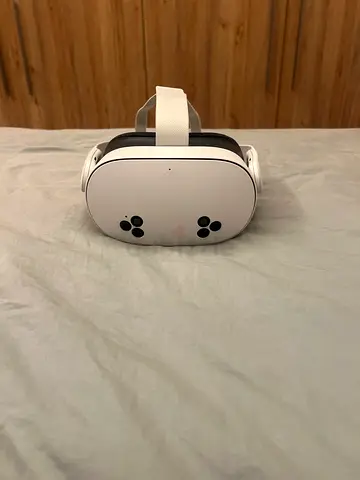 Meta Quest 3s / VR headset