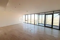 Spacious 4 BR + M | High floor | Creek View