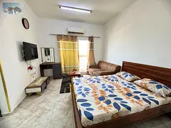 High-standard studio with new, clean furniture, separate kitchen, sea view, close to all services, a