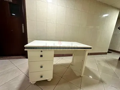 White Table – Very Lightly Used | Excellent Condition