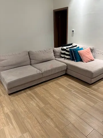 Light grey L-shaped sectional sofa with chaise — good condition
