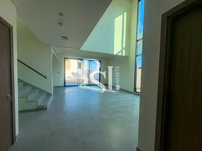 Spacious Duplex | Single Row | Corner Unit