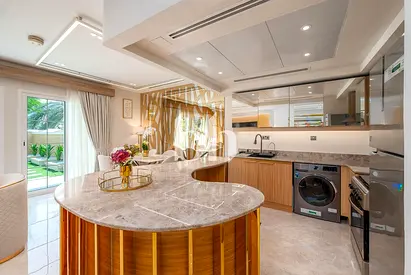 Vacant Now | Single Row | Upgraded Fully