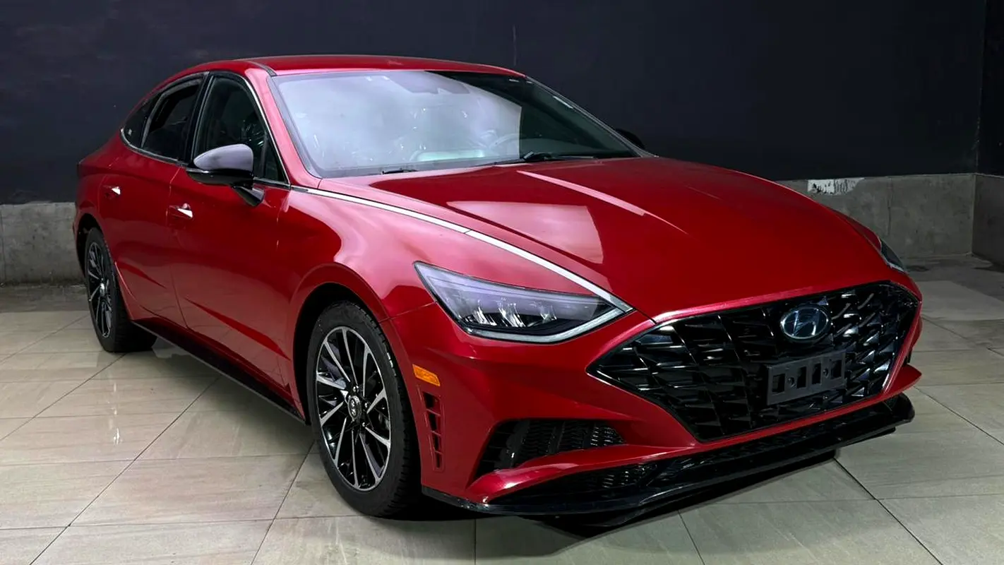 Hyundai Sonata 2020 — photo 1 of 17