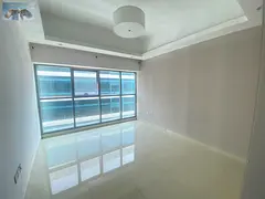 Private parking | Gym and swimming pool | Built-in wardrobes | Central gas | Garden + children's