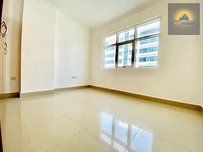 Bright Clean 02 Bed Apt with Parking