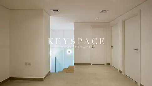 Stylish Urban Retreat in a Walk-Centric Community Setting | Resale