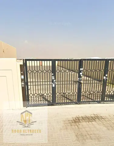 بدون عمولة وشاملة رسوم التسجيل حوطة للبيع في منطقة السجعة تصريح صناعي ارضي واول  مساحة الارض23101 قدم مربع حوطة مسورة تملك حر للعرب و99للاجانب بادر بل