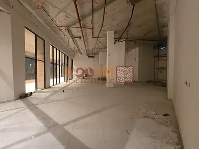 Vast Shop | Strategic Location | Landmark View