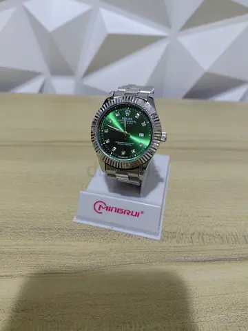 Silver Mens Wristwatch with Green Dial - Classic Design
