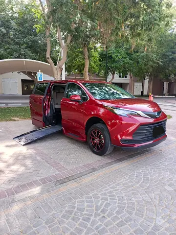 TOYOTA SIENNA 2.5 LTR HYBRID NEW SHAPE BRAUNABILITY WHEELCHAIR ADAPTED