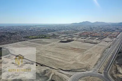 Land for Sale in Al Sahma – Sharjah – Residential Investment – ​​Ready for Construction A unique opportunity to own land in Al Sahma, Sharjah, a prom