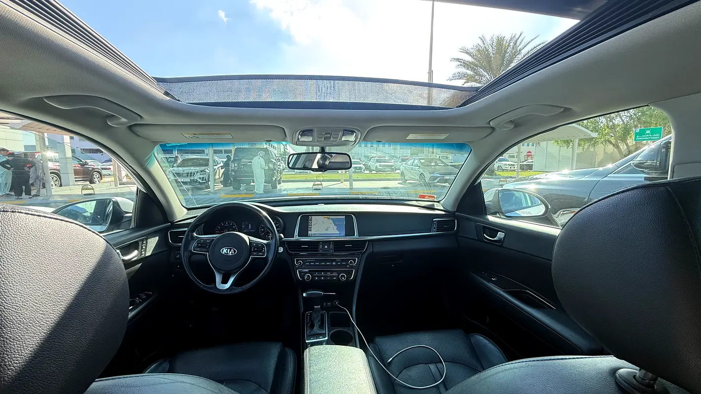 Kia Optima 2017 — photo 1 of 8