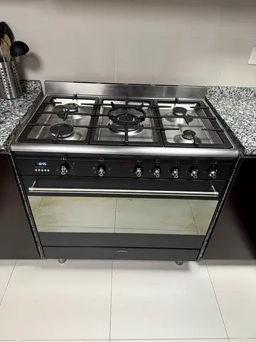 Smeg five Burner Cooker top gas oven electric same like new condition