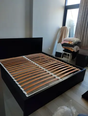 IKEA hydraulic king‑size bed (180 × 200 cm) with  IKEA mattress ✨