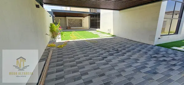 Villa for Sale – Al Hooshi, Sharjah A unique opportunity to own a modern villa in the Al Hooshi area of ​​Sharjah. Featuring a contemporary design an