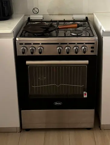 Used freestanding gas cooker with oven - stainless steel