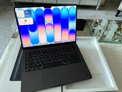 Macbook Pro M4 14 inch 1TB 16GB with Apple Care Plus UAE VERSION