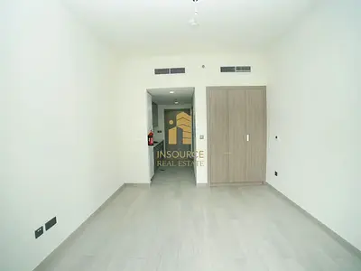Modern Studio | Unfurnished | Amenities View | Available Mid-May