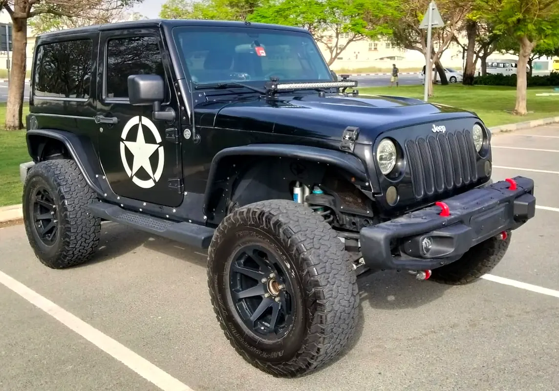 Jeep Wrangler 2012 — photo 1 of 9