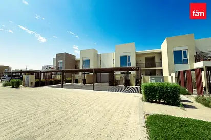 Modern Stacked House | Bright And Spacious