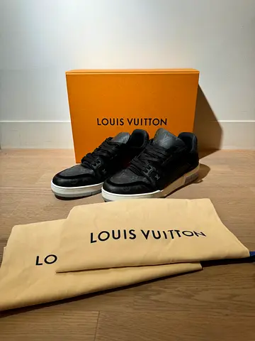 Pre-owned Louis Vuitton Mens Sneakers - Black (Ready to Wear)