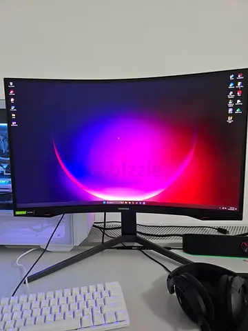 27-inch Curved Samsung Monitor - Good Condition