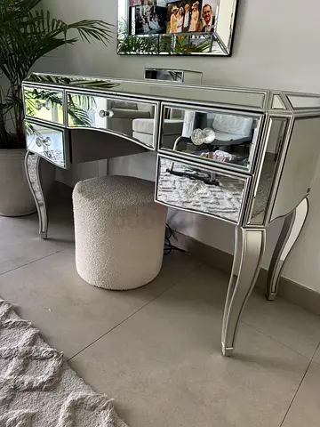 The One Mirrored Dressing Table - Elegant Vanity Set
