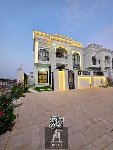 Villa for sale with a roof terrace and custom finishing, 6 master bedrooms, fees included.