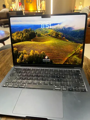 Macbook Air M2 like new 120 Cycle count battery 94% 256GB + free bag