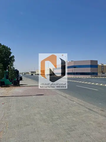فرصة إيجار نادرة | حوطة بمظلة وإنترلوك | مثالية للرخام والجرانيت
