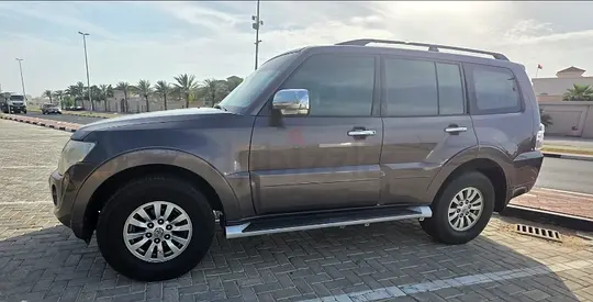 MITSUBISHI PAJERO 2014, GCC SPECS, 4X4, GLS MID, 5 DOORS, WELL MAINTAINED FOR SALE
