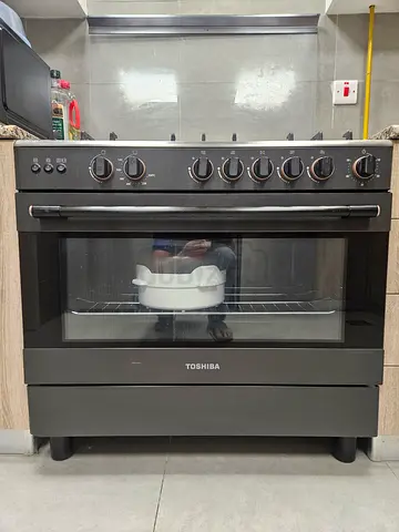 Toshiba Gas Oven with 5 Burners - Good Working Condition