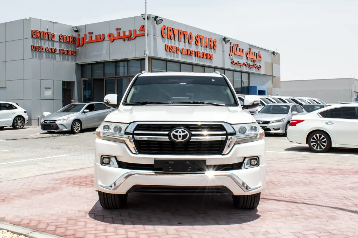 Toyota Land Cruiser 2018 — photo 1 of 16