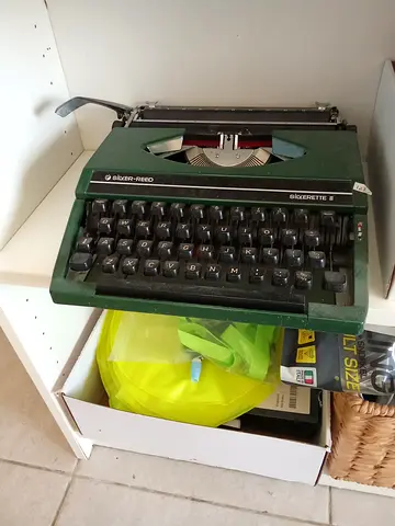 Green Silver-Reed Sixpette II Manual Typewriter