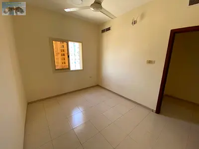 • شقة غرفة وصالة للإيجار في الحميدية 1، عجمان. • بلكونة متوفرة. • صالة مغلقة لزيادة الخصوصية. • تقع بالقرب من شركة اتصالات. • مطبخ منفصل. • تكييف مركز