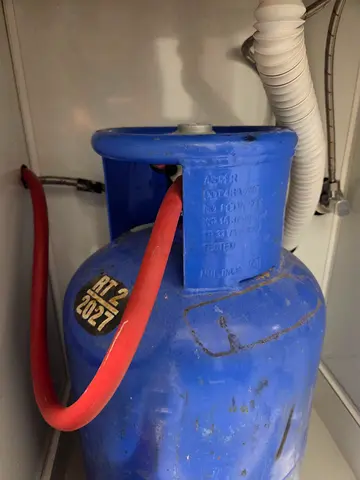 Blue cylinder for sale (with regulator hose)