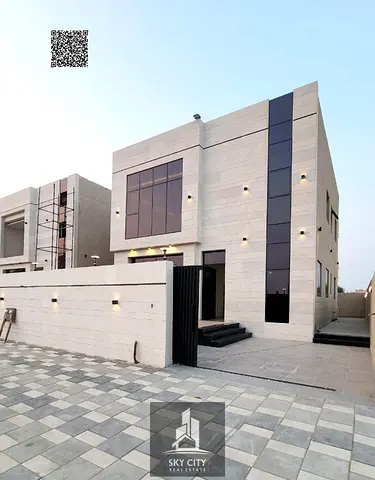 فيلا جديدة بملكية حرة، مكيفة مركزياً، مع مسبح، السعر يشمل رسوم التسجيل